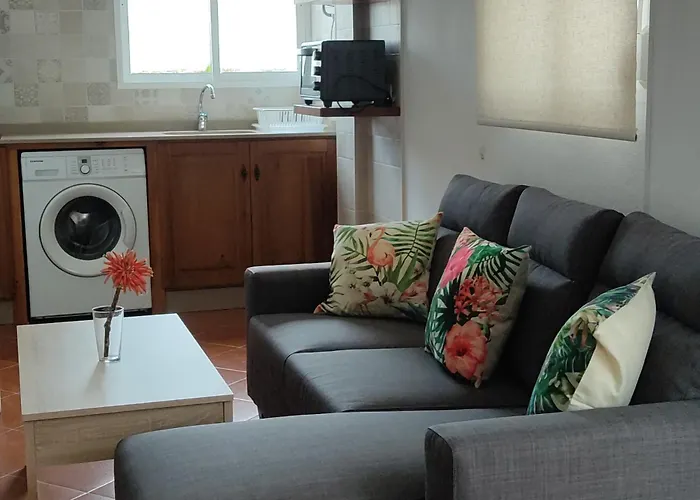Apartamentos Bolonia - M A N U E L A