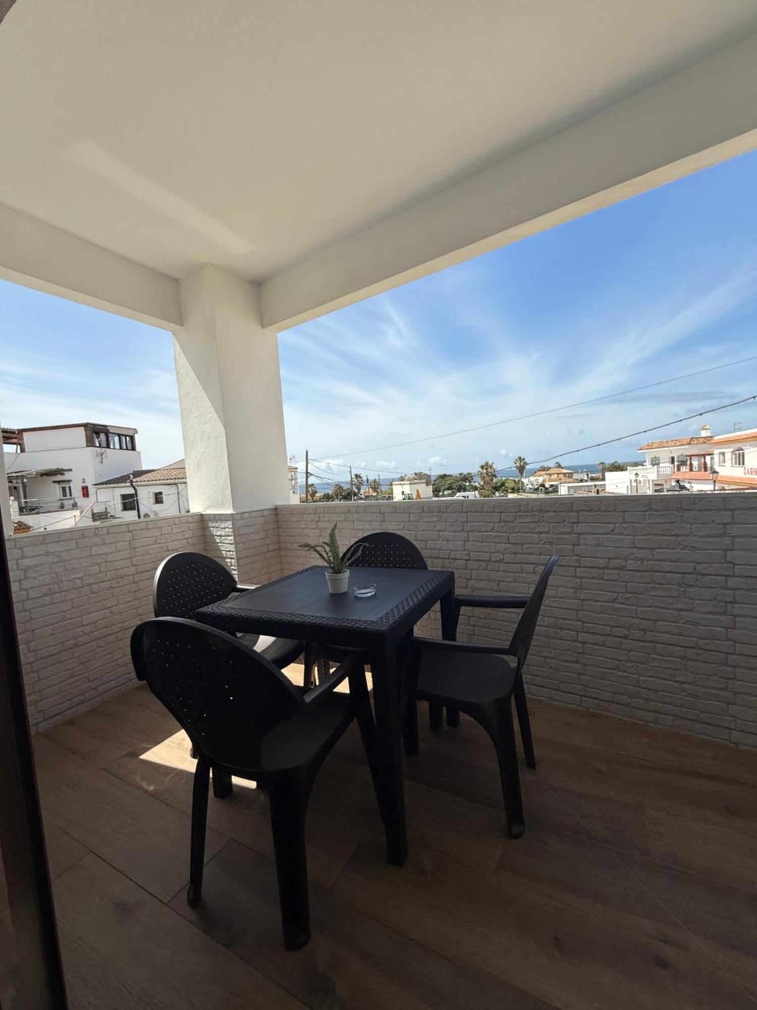 - M A N U E L A Apartment Bolonia